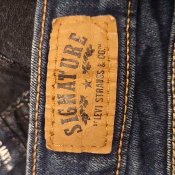 LIGHTLY USED SIGNATURE LEVI STRAUSS AND CO CURVY BOOT CUT 16 S/C - Picture 11 of 12